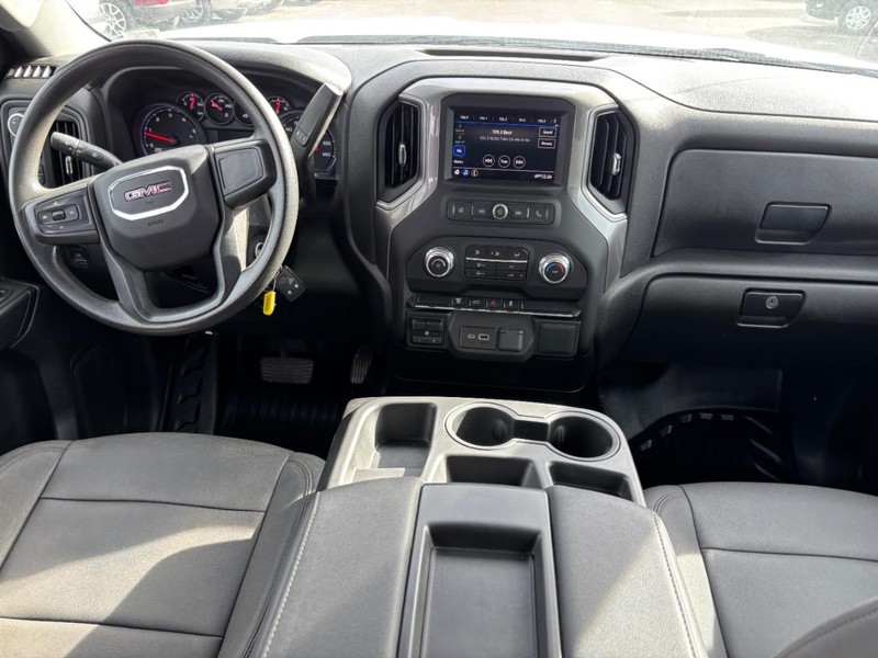 GMC Sierra 3500HD Vehicle Full-screen Gallery Image 14