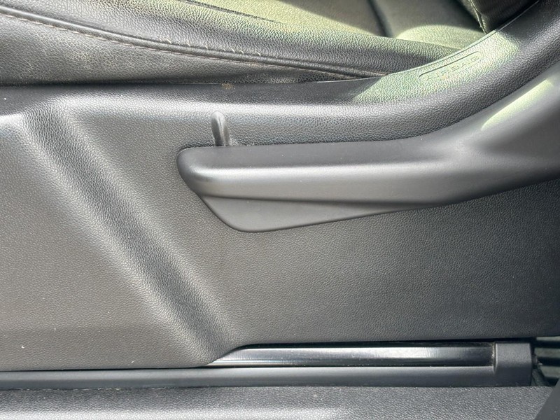 GMC Sierra 3500HD Vehicle Full-screen Gallery Image 16