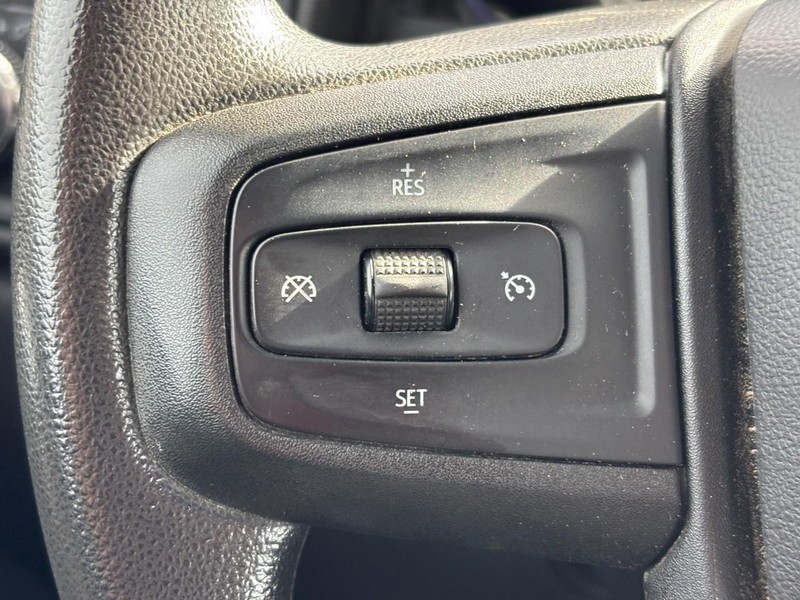 GMC Sierra 3500HD Vehicle Full-screen Gallery Image 19