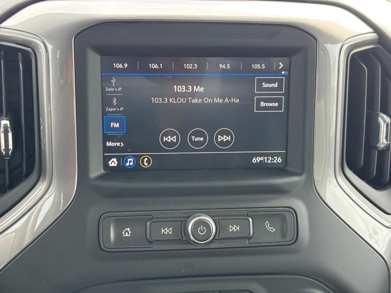 GMC Sierra 3500HD Vehicle Full-screen Gallery Image 22