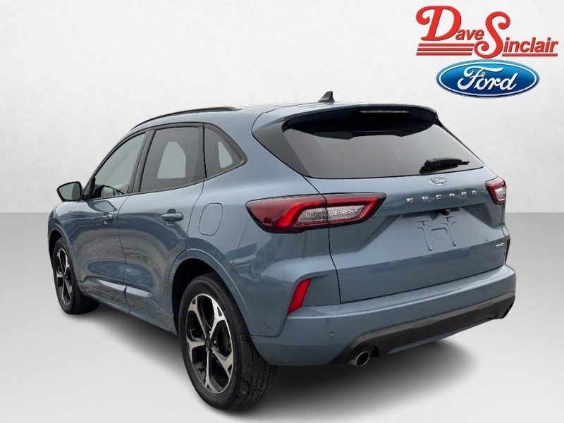 Ford Escape Vehicle Full-screen Gallery Image 09