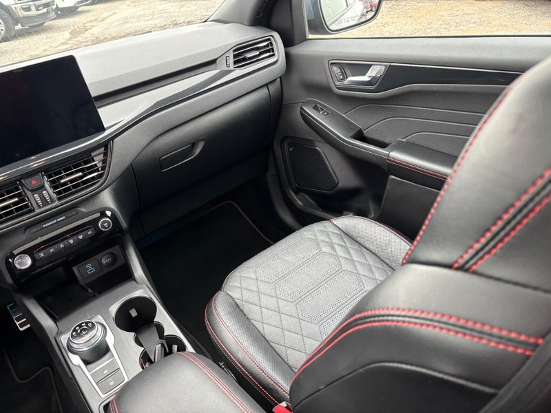 Ford Escape Vehicle Full-screen Gallery Image 15