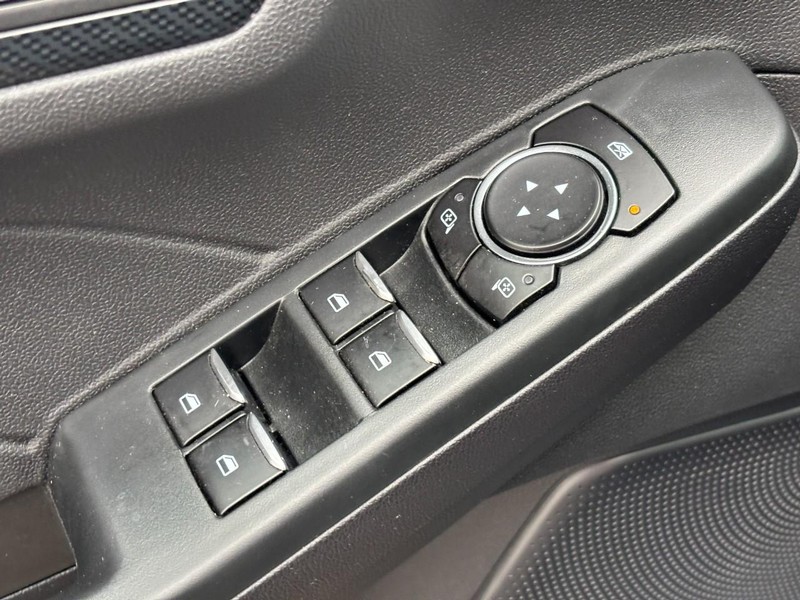 Ford Escape Vehicle Full-screen Gallery Image 16