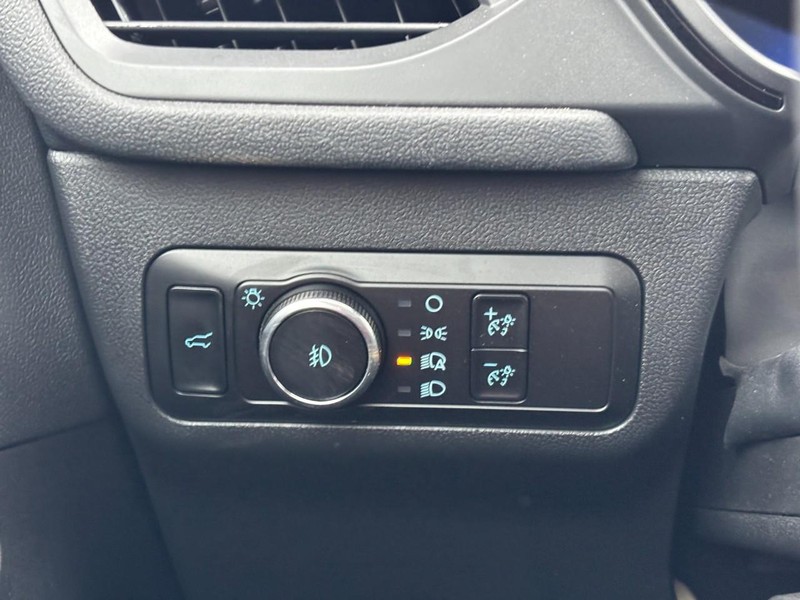 Ford Escape Vehicle Full-screen Gallery Image 17