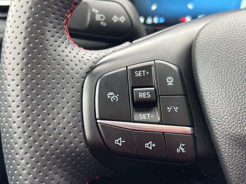 Ford Escape Vehicle Full-screen Gallery Image 18