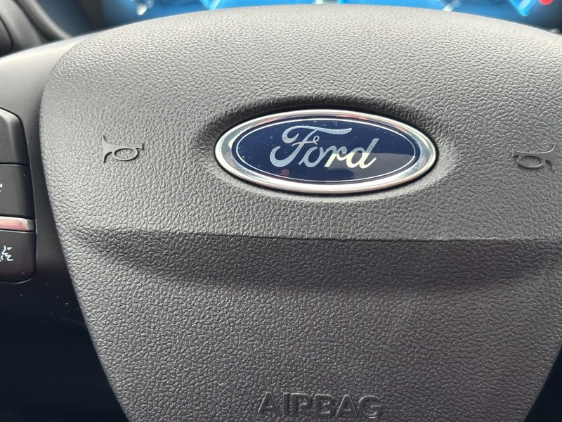 Ford Escape Vehicle Full-screen Gallery Image 19
