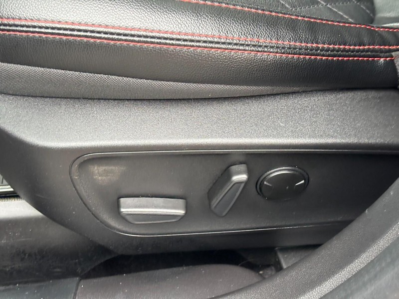 Ford Escape Vehicle Full-screen Gallery Image 25