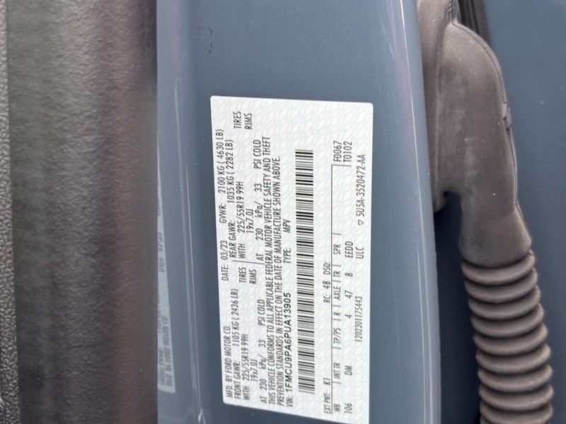 Ford Escape Vehicle Full-screen Gallery Image 26