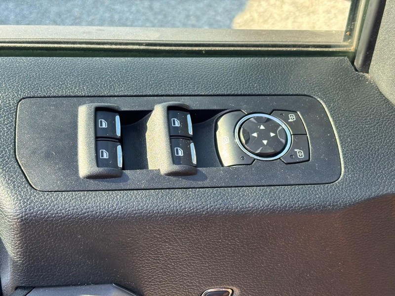 Ford F-150 Vehicle Full-screen Gallery Image 16