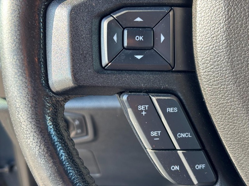 Ford F-150 Vehicle Full-screen Gallery Image 18