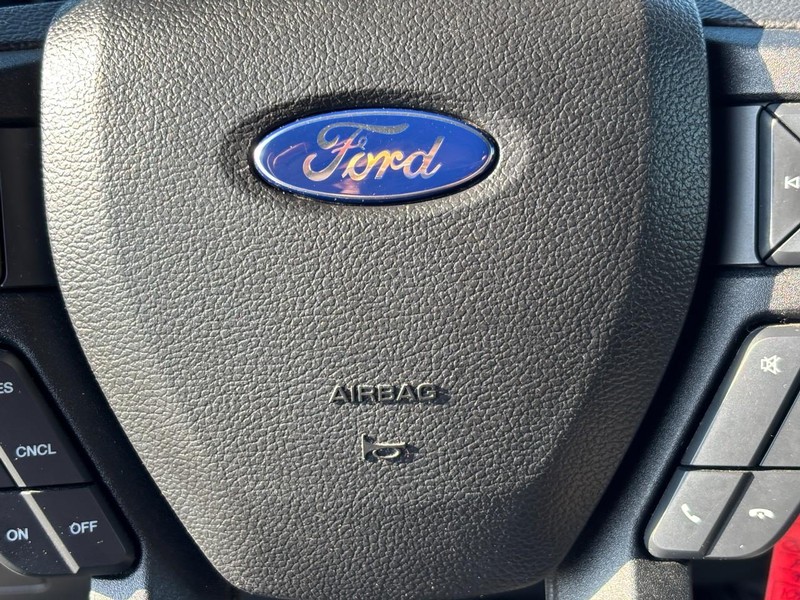 Ford F-150 Vehicle Full-screen Gallery Image 19