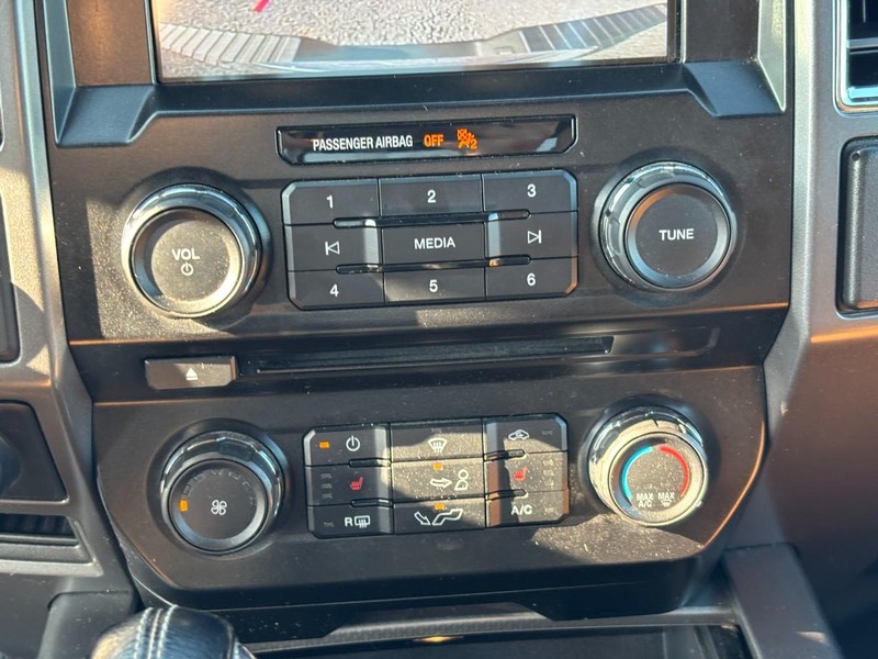 Ford F-150 Vehicle Full-screen Gallery Image 24