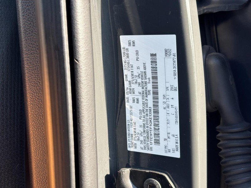 Ford F-150 Vehicle Full-screen Gallery Image 26