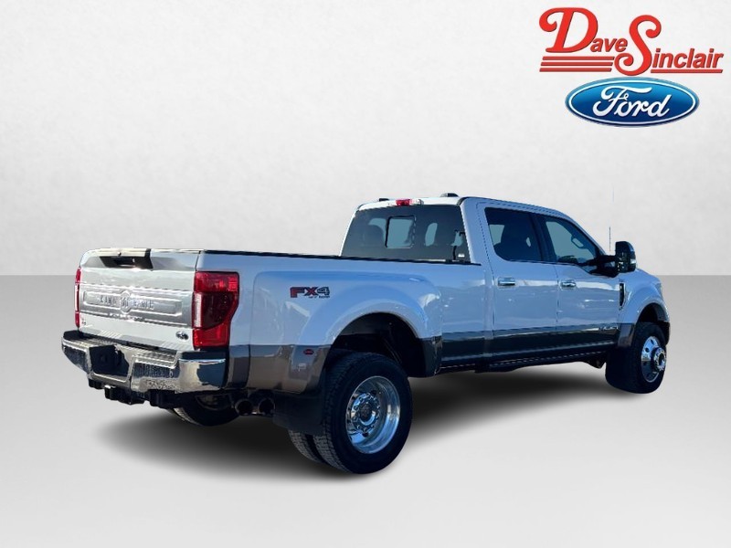 Ford Super Duty F-450 DRW Vehicle Full-screen Gallery Image 07