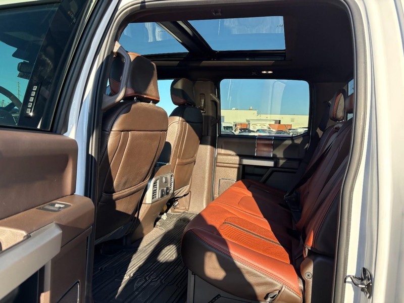 Ford Super Duty F-450 DRW Vehicle Full-screen Gallery Image 12