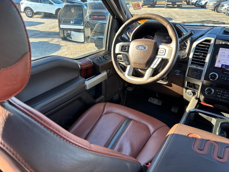 Ford Super Duty F-450 DRW Vehicle Full-screen Gallery Image 13