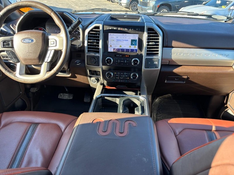 Ford Super Duty F-450 DRW Vehicle Full-screen Gallery Image 14