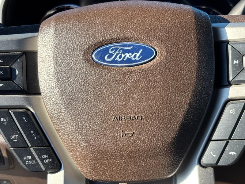 Ford Super Duty F-450 DRW Vehicle Full-screen Gallery Image 19