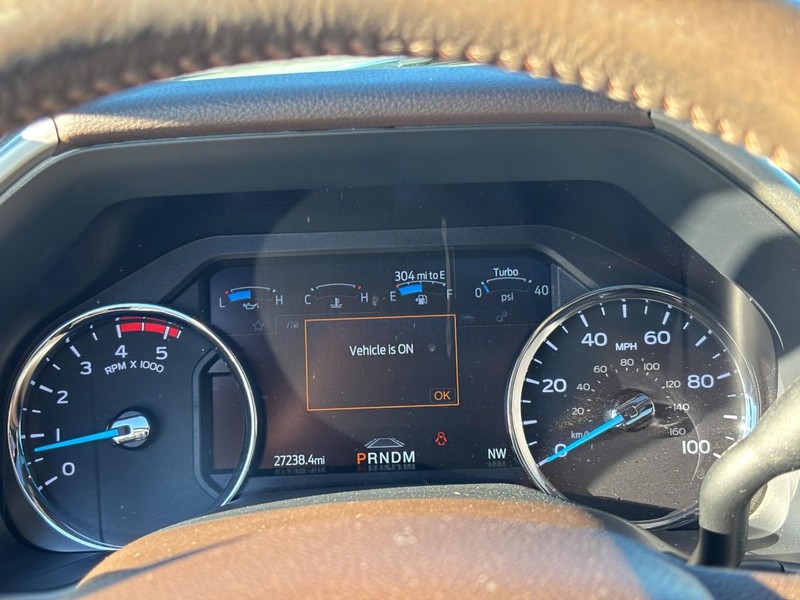 Ford Super Duty F-450 DRW Vehicle Full-screen Gallery Image 21