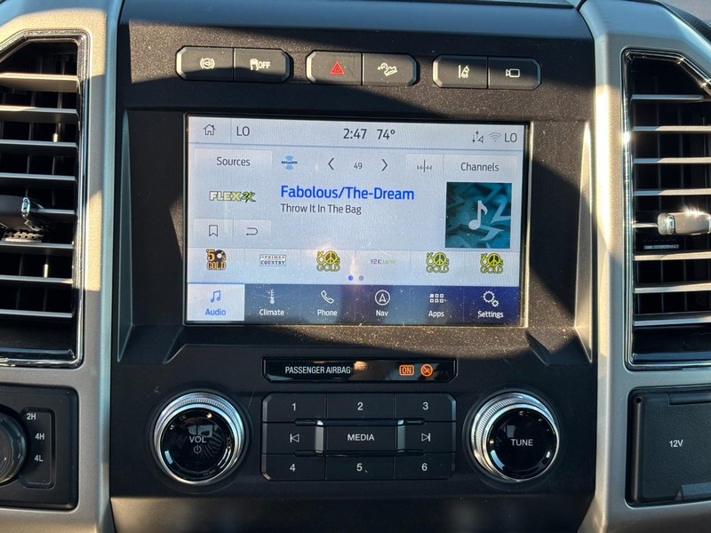 Ford Super Duty F-450 DRW Vehicle Full-screen Gallery Image 22