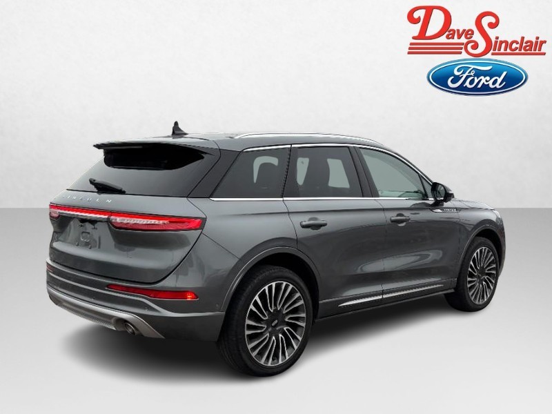 Lincoln Corsair Vehicle Image 07