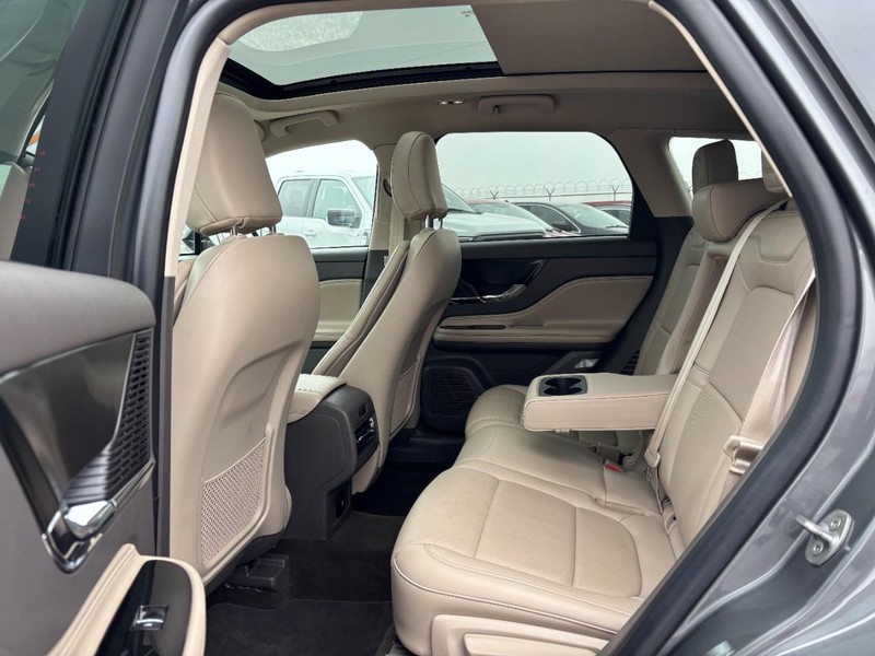 Lincoln Corsair Vehicle Image 12