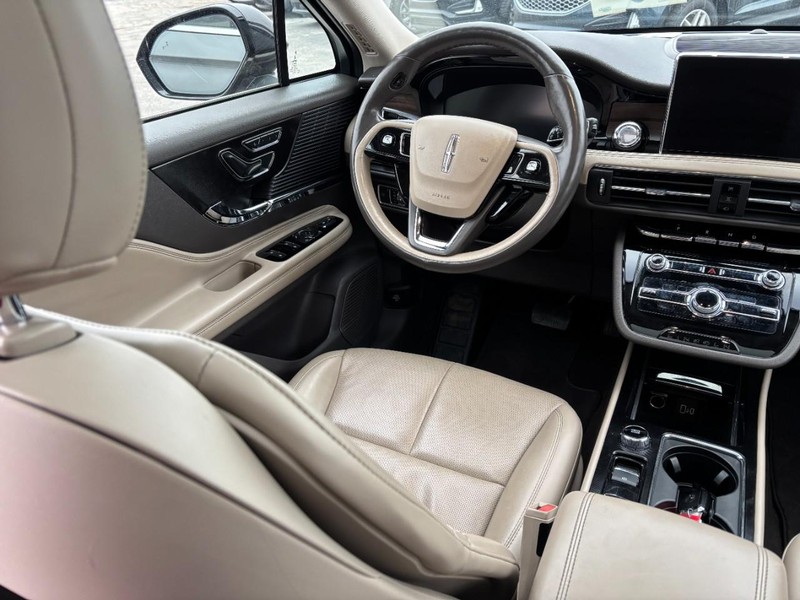 Lincoln Corsair Vehicle Image 13