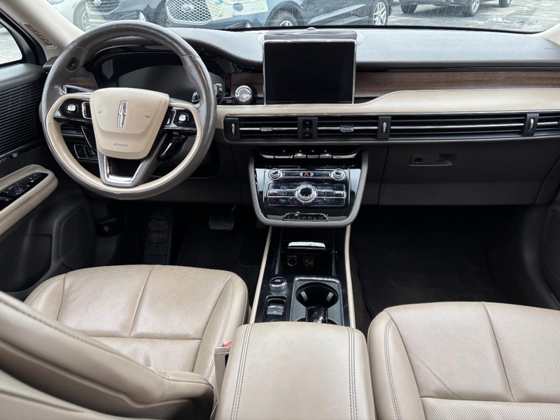 Lincoln Corsair Vehicle Image 14