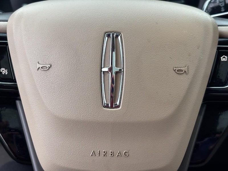 Lincoln Corsair Vehicle Image 19