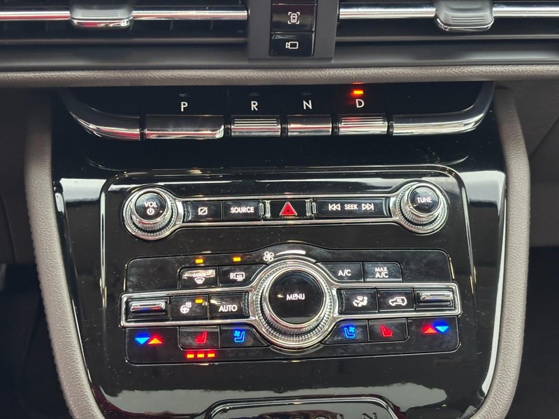 Lincoln Corsair Vehicle Image 24