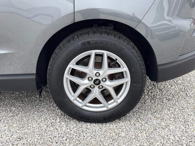 Ford Edge Vehicle Full-screen Gallery Image 11