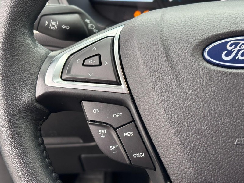 Ford Edge Vehicle Full-screen Gallery Image 18