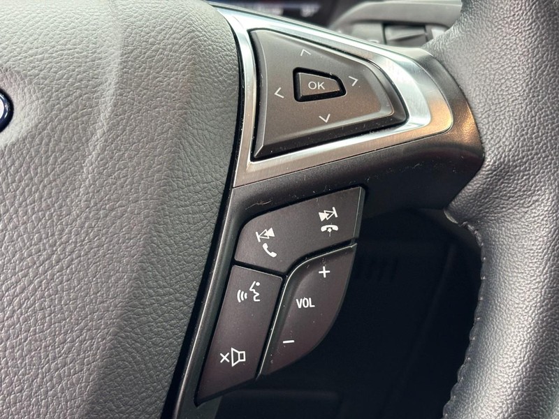 Ford Edge Vehicle Full-screen Gallery Image 20