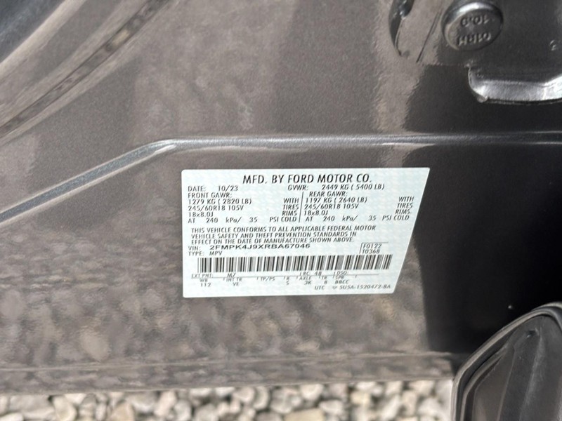 Ford Edge Vehicle Full-screen Gallery Image 26