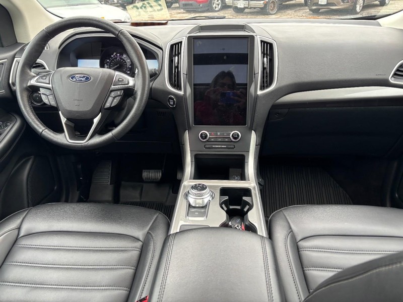 Ford Edge Vehicle Full-screen Gallery Image 14