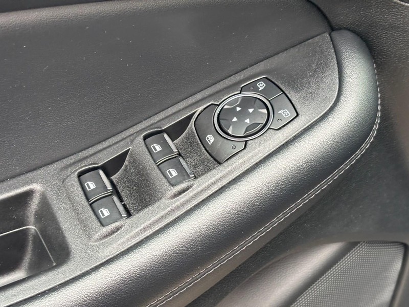 Ford Edge Vehicle Full-screen Gallery Image 16