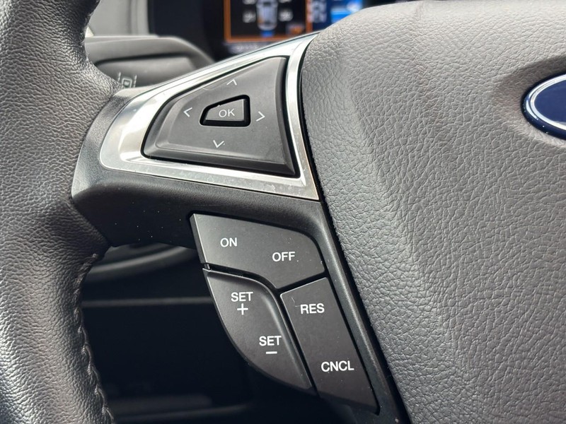 Ford Edge Vehicle Full-screen Gallery Image 18