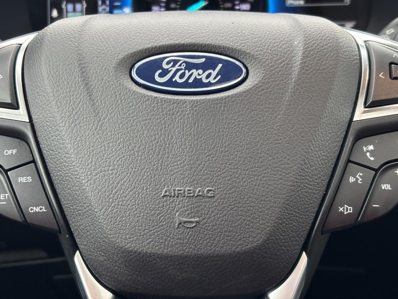 Ford Edge Vehicle Full-screen Gallery Image 19