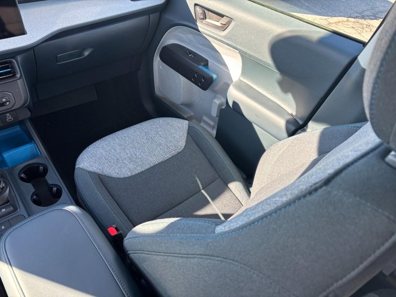 Ford Maverick Vehicle Full-screen Gallery Image 16