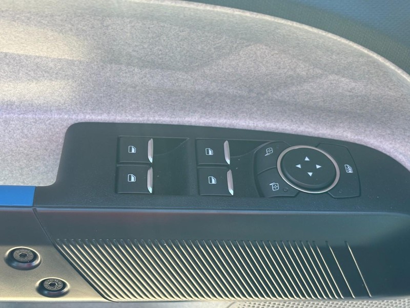 Ford Maverick Vehicle Full-screen Gallery Image 18