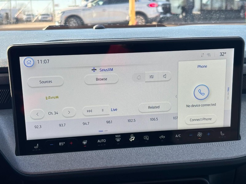 Ford Maverick Vehicle Full-screen Gallery Image 24