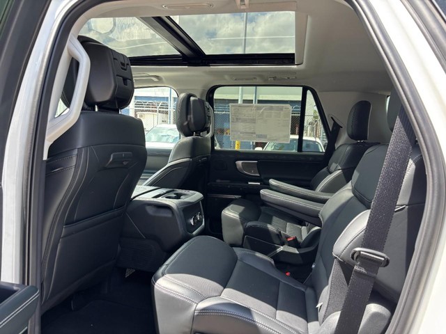 Ford Expedition Vehicle Full-screen Gallery Image 14