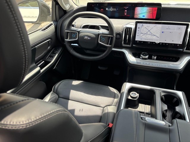 Ford Expedition Vehicle Full-screen Gallery Image 15