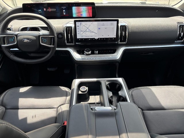 Ford Expedition Vehicle Full-screen Gallery Image 16