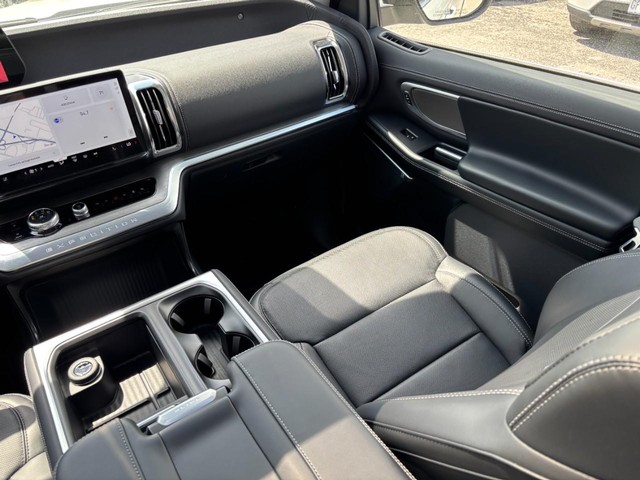 Ford Expedition Vehicle Full-screen Gallery Image 25