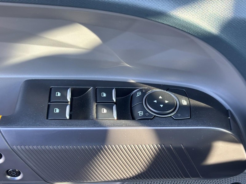 Ford Maverick Vehicle Full-screen Gallery Image 18