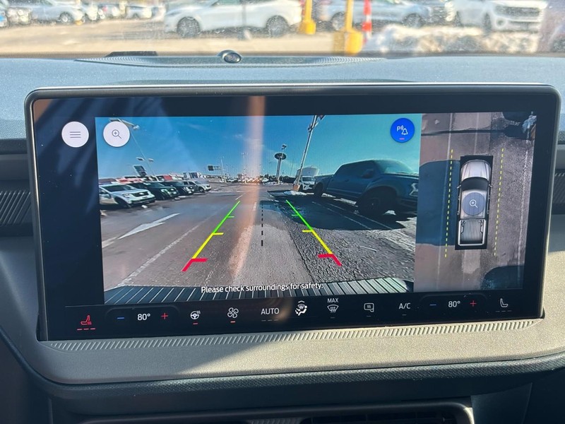 Ford Maverick Vehicle Full-screen Gallery Image 25