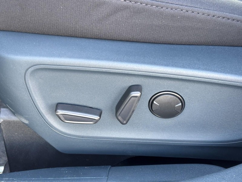 Ford Maverick Vehicle Full-screen Gallery Image 17