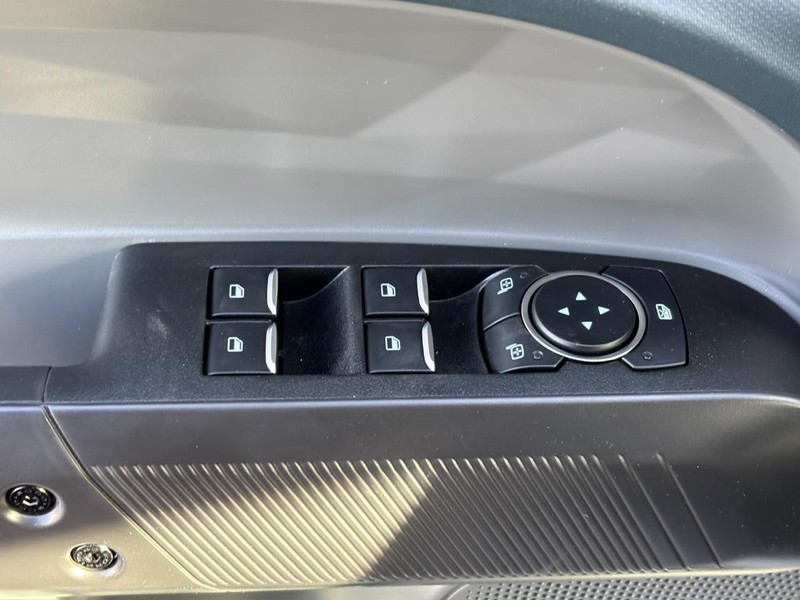 Ford Maverick Vehicle Full-screen Gallery Image 18