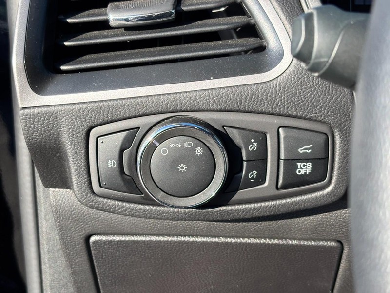 Ford Edge Vehicle Full-screen Gallery Image 17